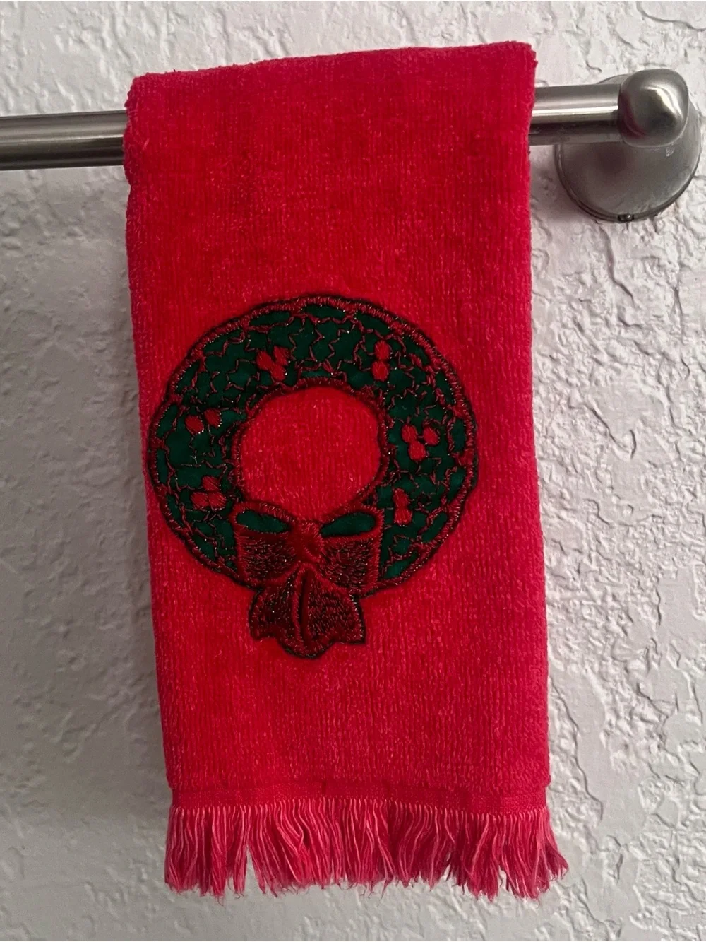 Vintage Martex Christmas Wreath Embroidered Hand Towel USA